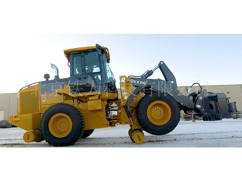 公鐵兩用裝載機(jī)牽引車(chē)